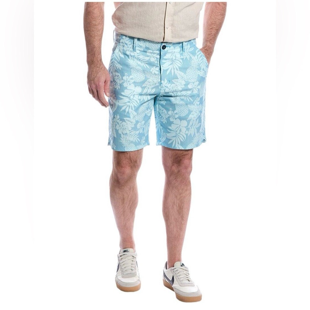 IZOD Salt water blue shorts. NWT. Size 40.